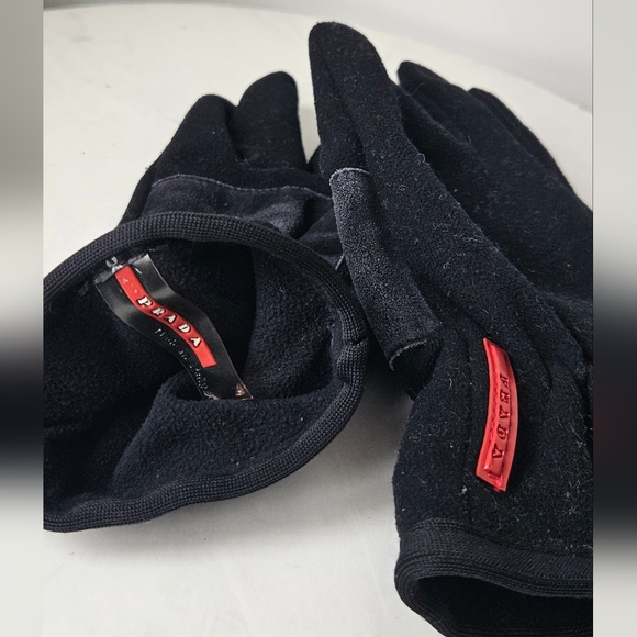 Authentic Prada Black Fleece Gloves with Red Logo Tag - Picture 6 of 8